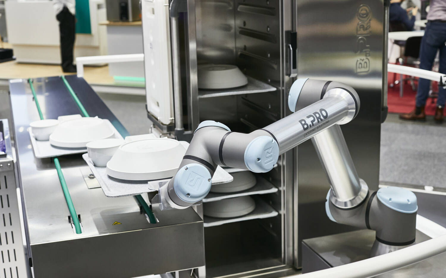 In den Gastro-Küchen können solche Roboter helfen / ©Hamburg Messe und Congress/Rolf Otzipka