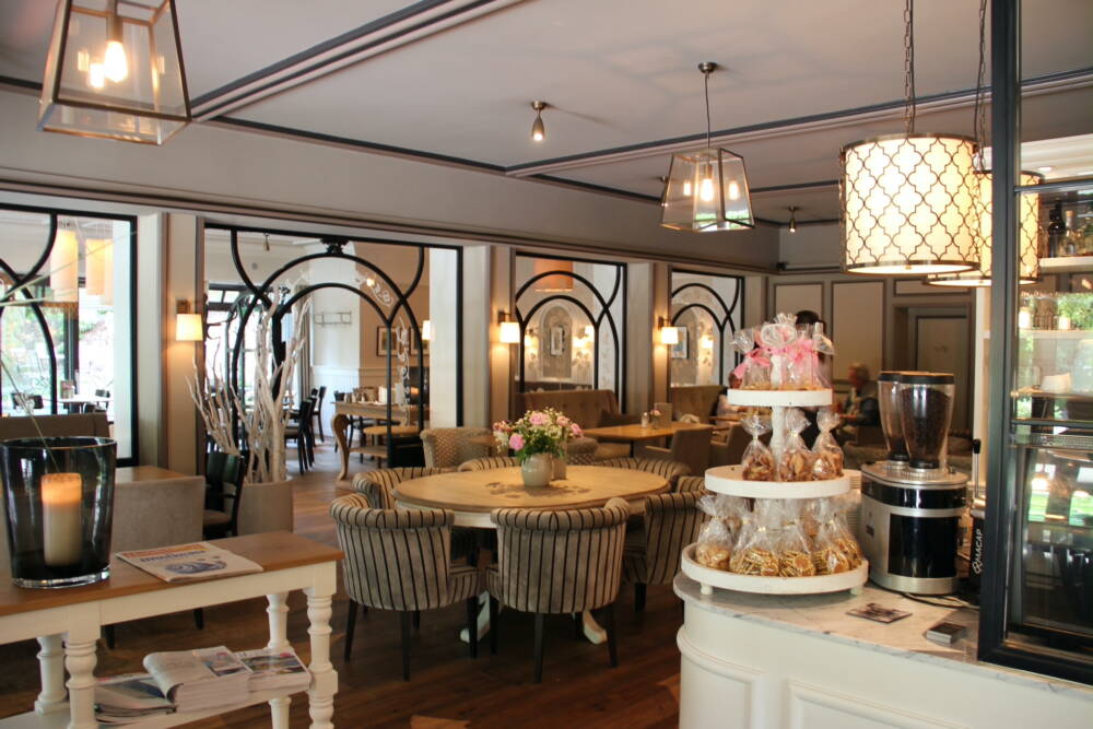 Das Café Reinhardt besteht seit 140 Jahren, die Einrichtung ist wohl etwas jünger / ©Café Reinhardt