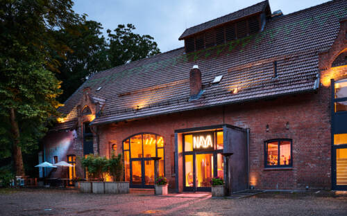 Das Restaurant Naya bringt neues Leben in die 200 Jahre alte Scheune / ©Restaurant Naya