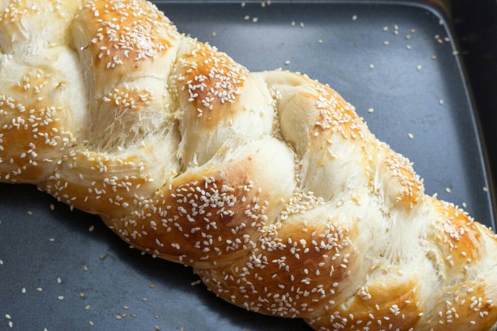 Das traditionelle jüdische Zopfbrot Challah wird zum Schabbat serviert / ©Unsplash / Tetiana Shyshkina