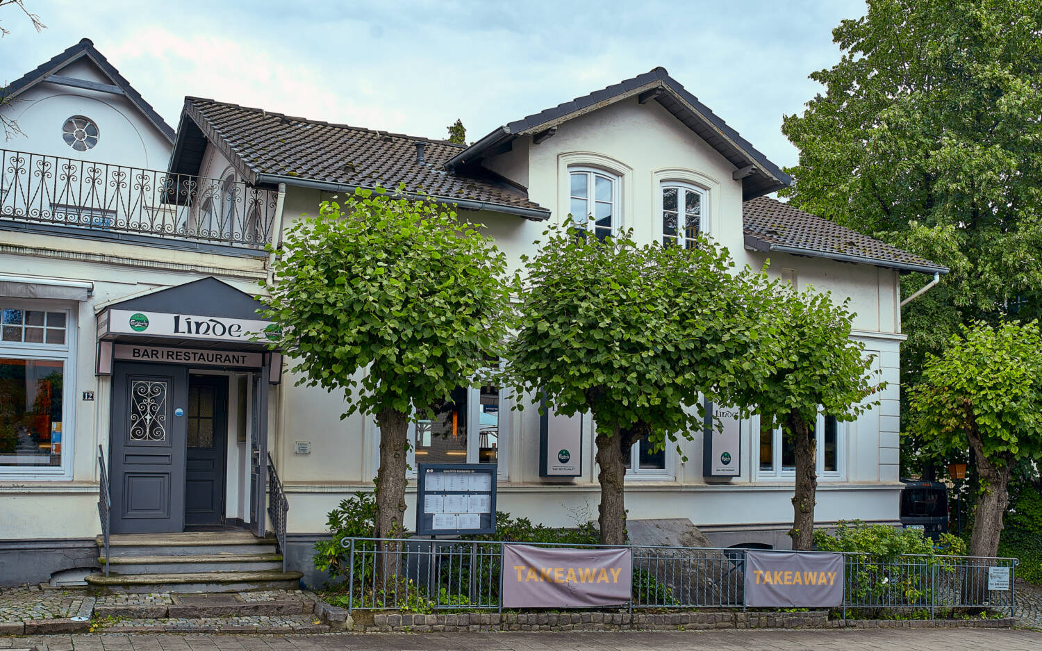 Die Außenansicht des Restaurant Linde in Blankenese / ©Marc Sill