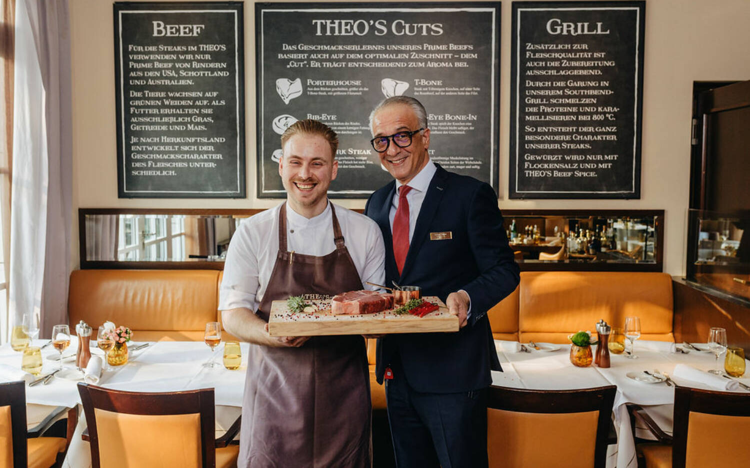 Levent Tarhan (rechts) ist als Restaurantleiter ins Theo’s zurückgekehrt / ©Julia Schumacher