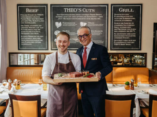 Levent Tarhan (rechts) ist als Restaurantleiter ins Theo’s zurückgekehrt / ©Julia Schumacher