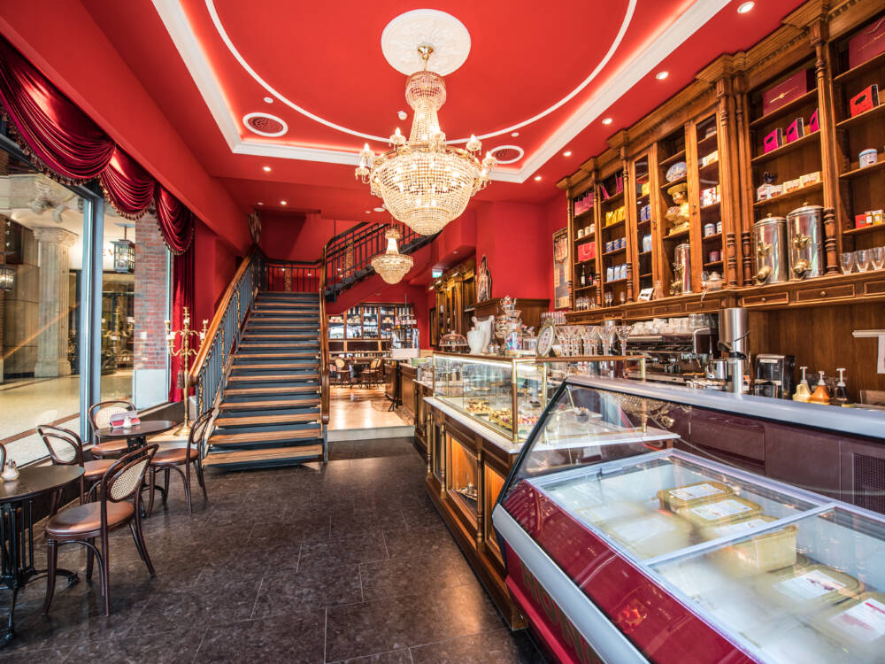 Überzeugt durch ein besonderes Ambiente und Interieur: das Roncalli Grand Café in der Hamburger Innenstadt / ©Roncalli Grand Café