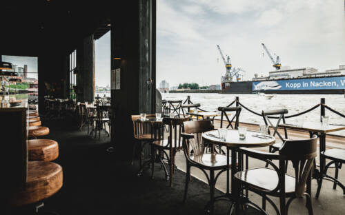 Alster, Elbe, Fleete und Kanäle: Restaurants auf dem Wasser gibt es in Hamburg einige. So wie das Liberté am Fischmarkt / ©StefanTrochaPhotography