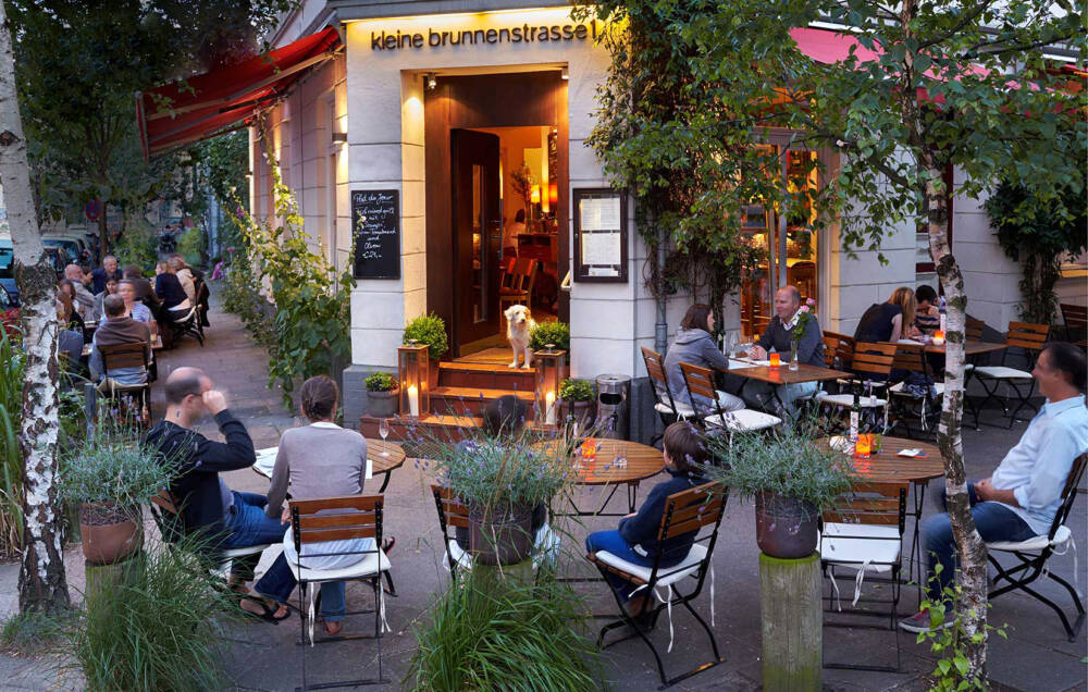 Bei gutem Wetter locken zahlreiche Plätze vor dem Restaurant / ©Kleine Brunnenstrasse 1
