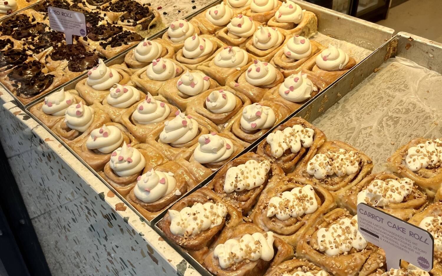 Cinnamood überzeugt mit gigantischen Zimtschnecken und süßem Frosting / ©Alice von der Laden