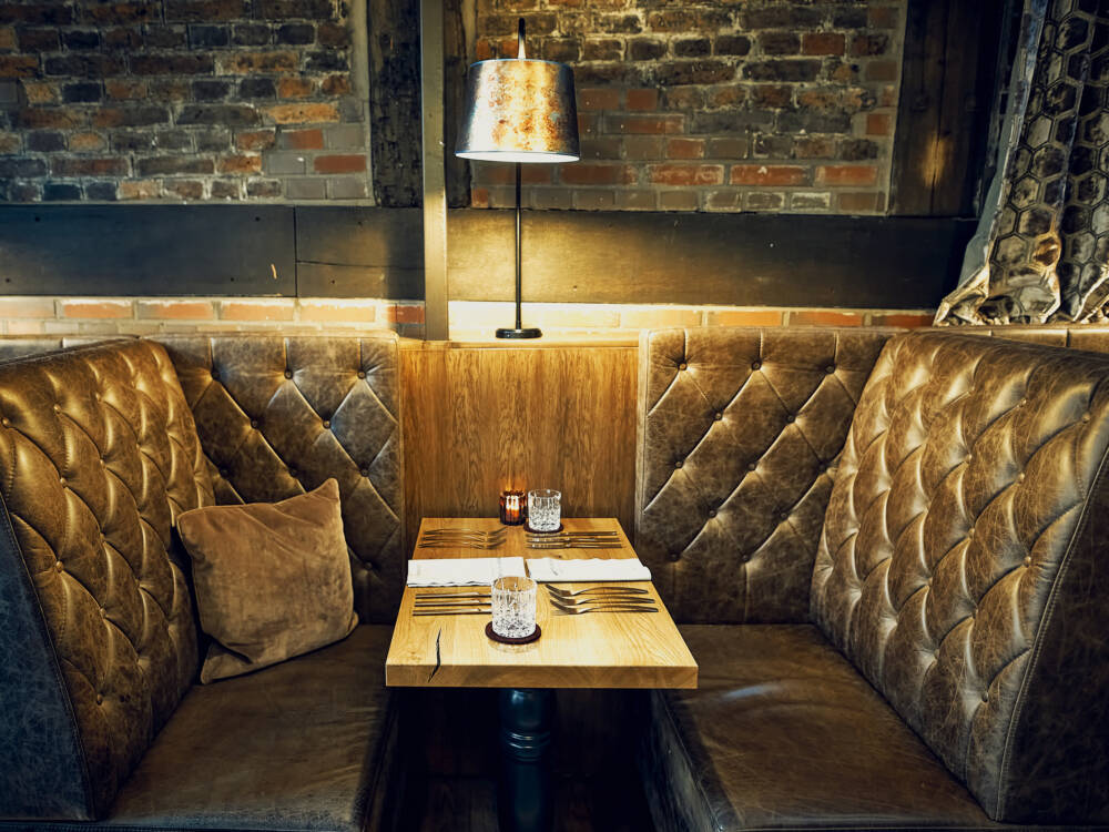 Die Lederelemente sorgen für Gemütlichkeit / ©Marc Sill