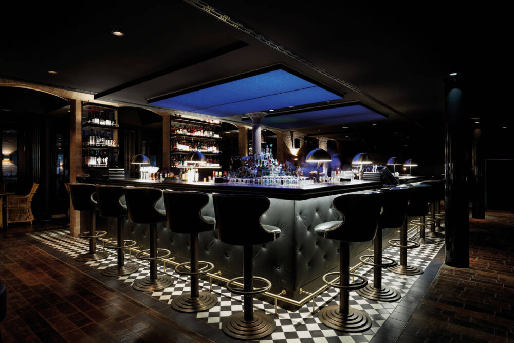 In der bar noir wird elegantes Mobiliar durch Licht in Szene gesetzt / ©bar noir