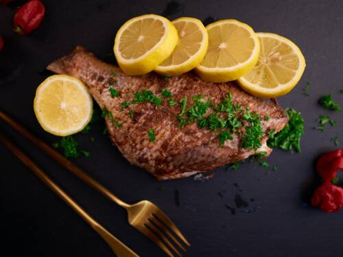 Lecker essen in der Elbmarsch - Elbstil Hetlingen bringt frischen Fisch auf den Tisch / ©Unsplash/ Jean-claude Attipoe