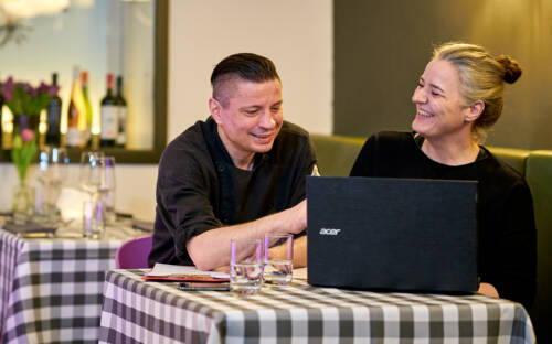Seit 2020 betreiben Küchenchef Marco Krüger und Laura Gsellmann das Restaurant Brüdigams / ©Marc Sill