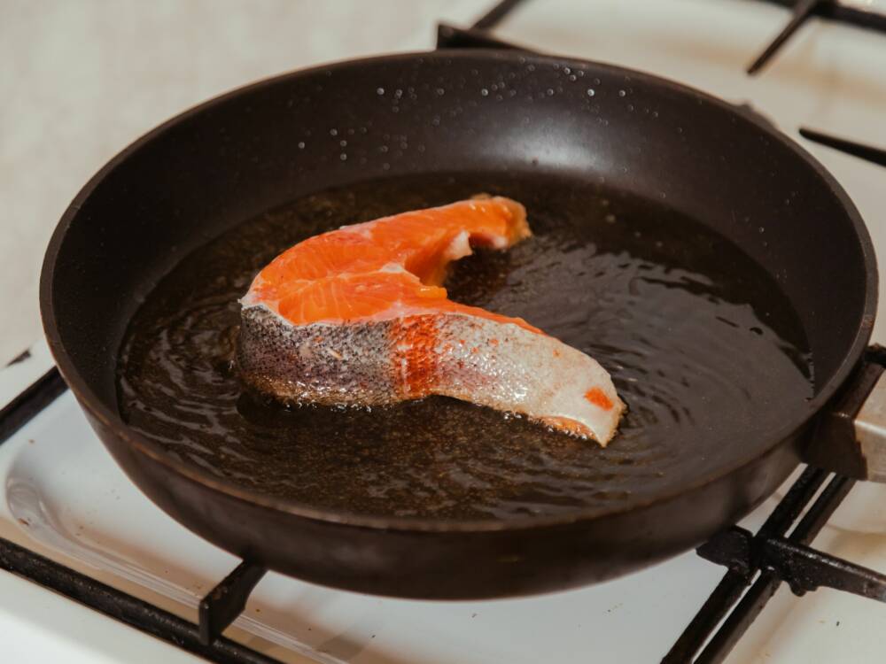 Von Lachsfilet über Tomaten-Kapernragout: Internationale Küche im Bricks in der Neustadt / ©Unsplash/ Collab Media