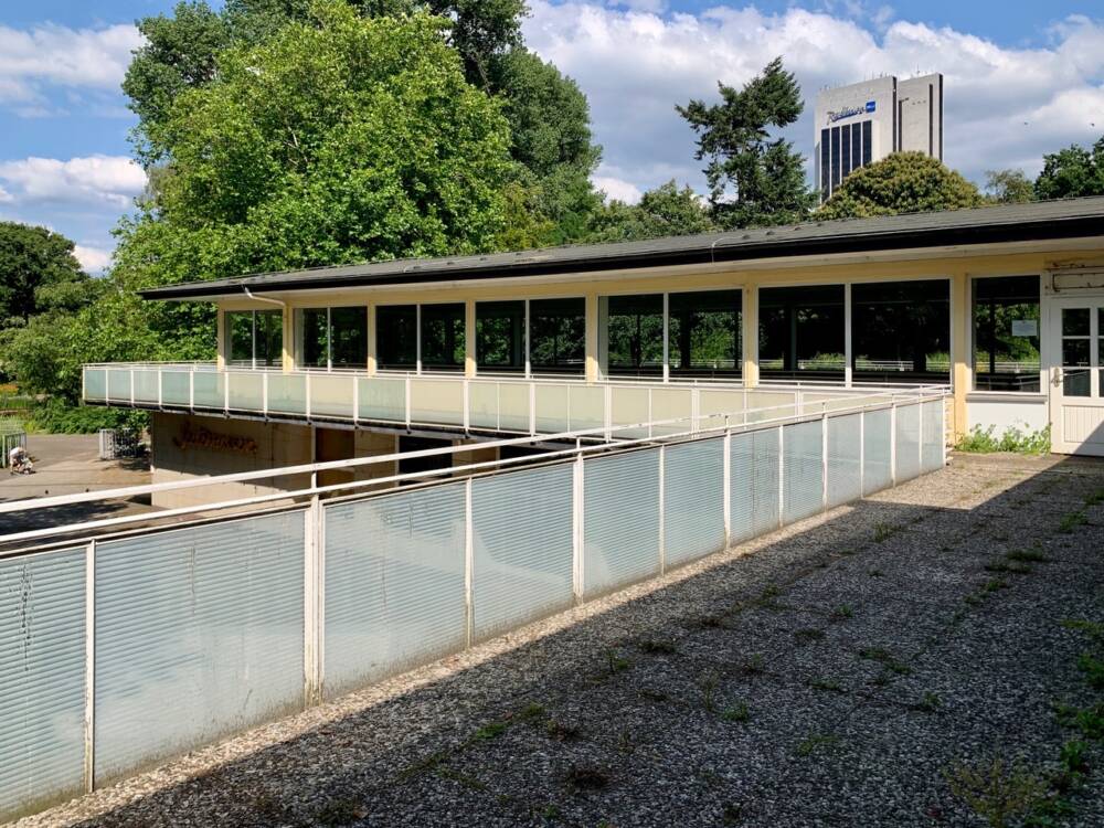 Noch liegt das Café Seeterrasen im Dornröschenschlaf / ©Kristina Sassenscheidt