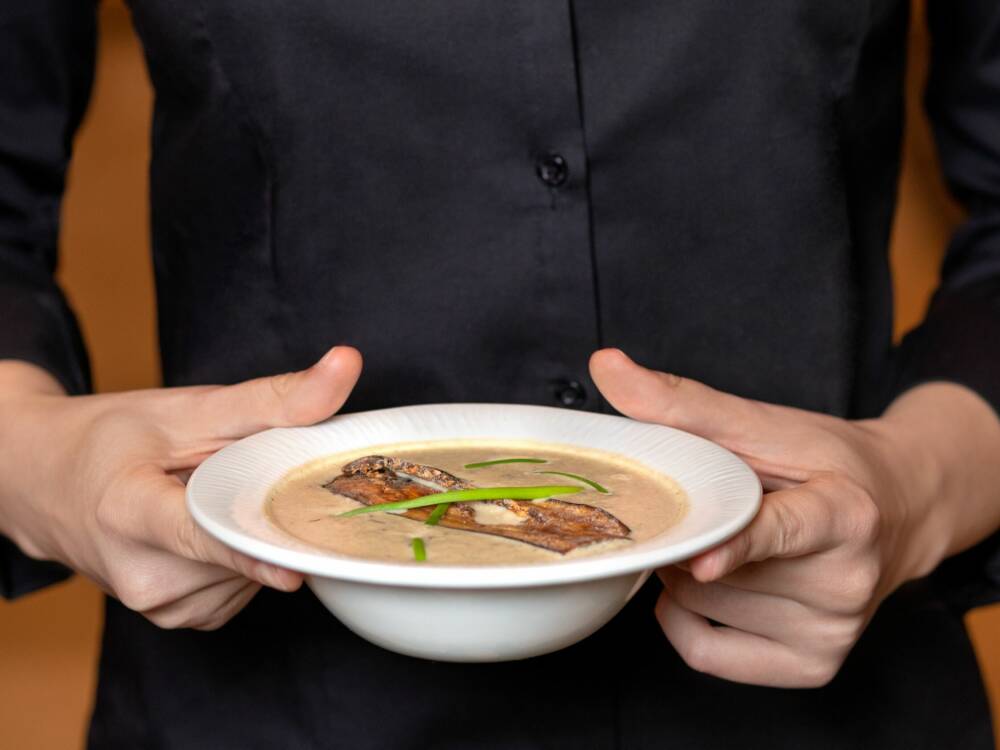 Heimatküche in Lehmsahl-Mellingstedt: Hausmannskost im Gasthaus Offen / ©Unsplash/ Farhad Ibrahimzade