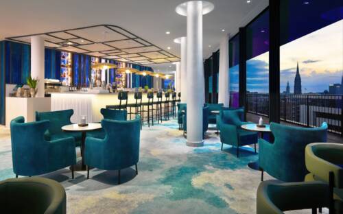 Die Blick Bar im The Westin Hotel Hamburg besticht mit hochwertiger Einrichtung und tollem Ausblick / ©Jenny Mata