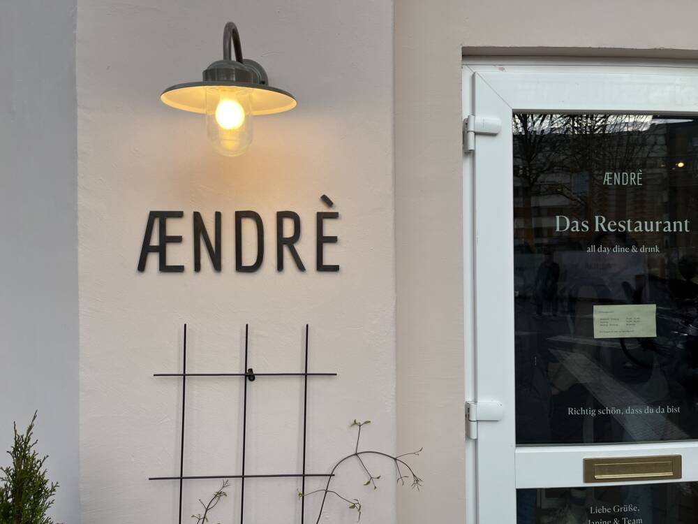 Das ÆNDRÈ Restaurant empfängt seine Gäste unweit der Uni Hamburg / ©Genuss-Guide 