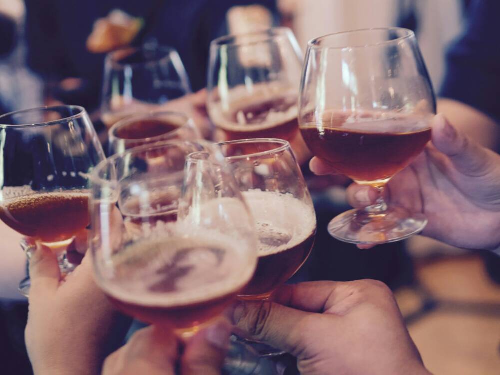 Die Gastronomie soll ein Ort der netten Begegnungen bleiben / ©Unsplash/Yutacar