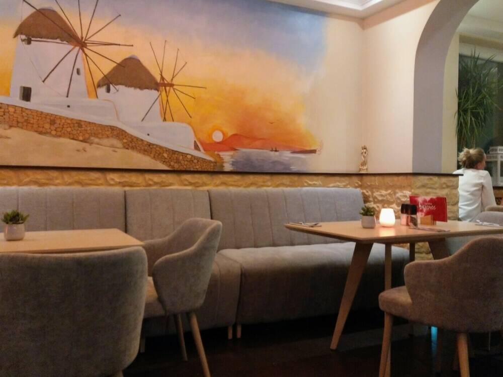 In der Taverna Kronos kann man in gemütlicher Atmosphäre schlemmen / © Marina Höfker