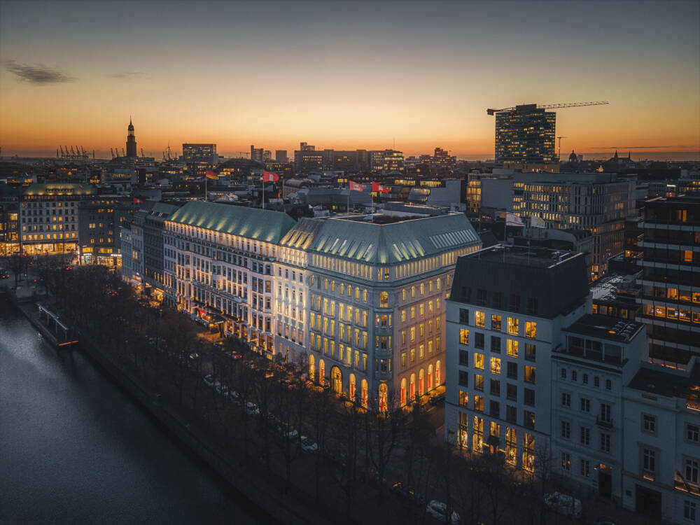 Das Fairmont Hotel Vier Jahreszeiten gehört nicht nur zu den besten Hotels in Hamburg, sondern in ganz Deutschland / ©Matthias Plander