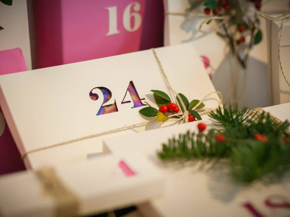 Der Genuss-Guide Adventskalender 2024 hält 24 Türchen mit genussvollen Gewinnen bereit /©Unsplash/Jan Romero