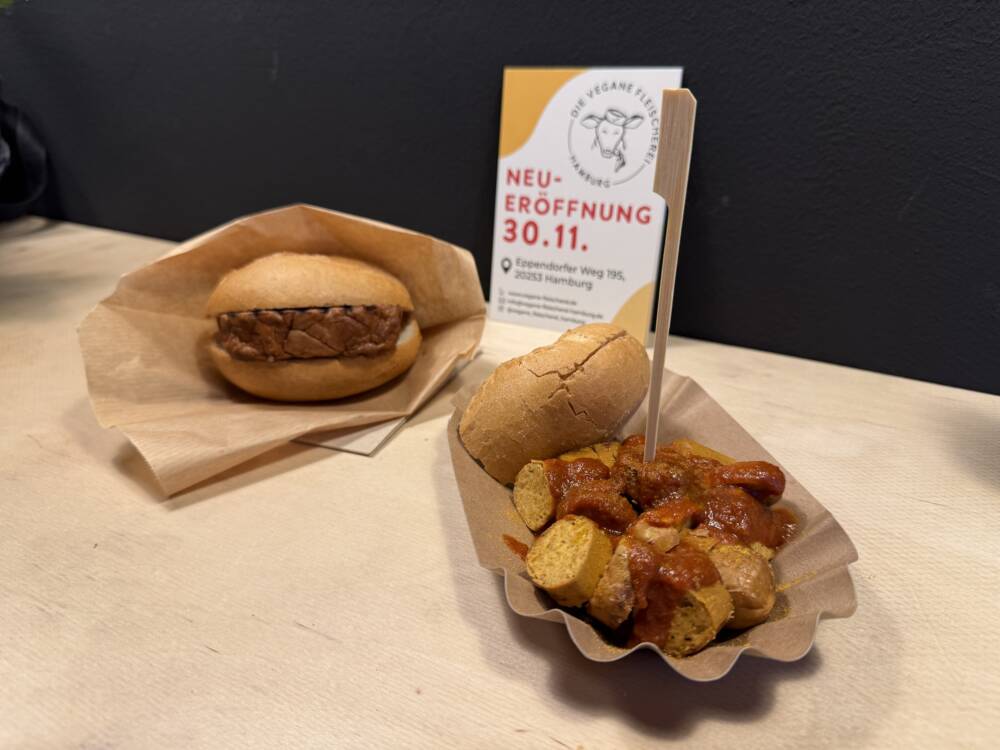 Die vegane Fleischerei eröffnet in Hamburg / ©Marie Oetgen