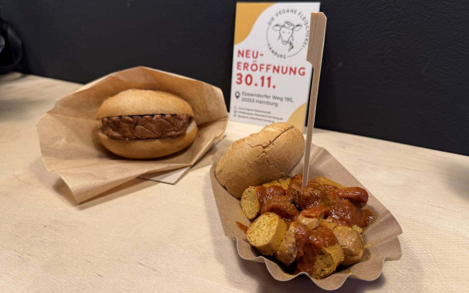 Die vegane Fleischerei eröffnet in Hamburg / ©Marie Oetgen