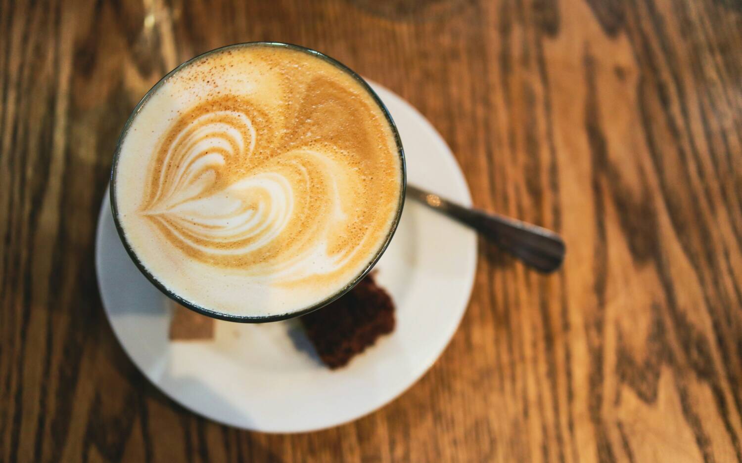 Kaffee und Kunst werden hier vereint / ©Unsplash/CodeShady