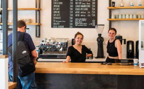 Thekenbereich im Café Elbkind in Eimsbüttel / ©Elbkind