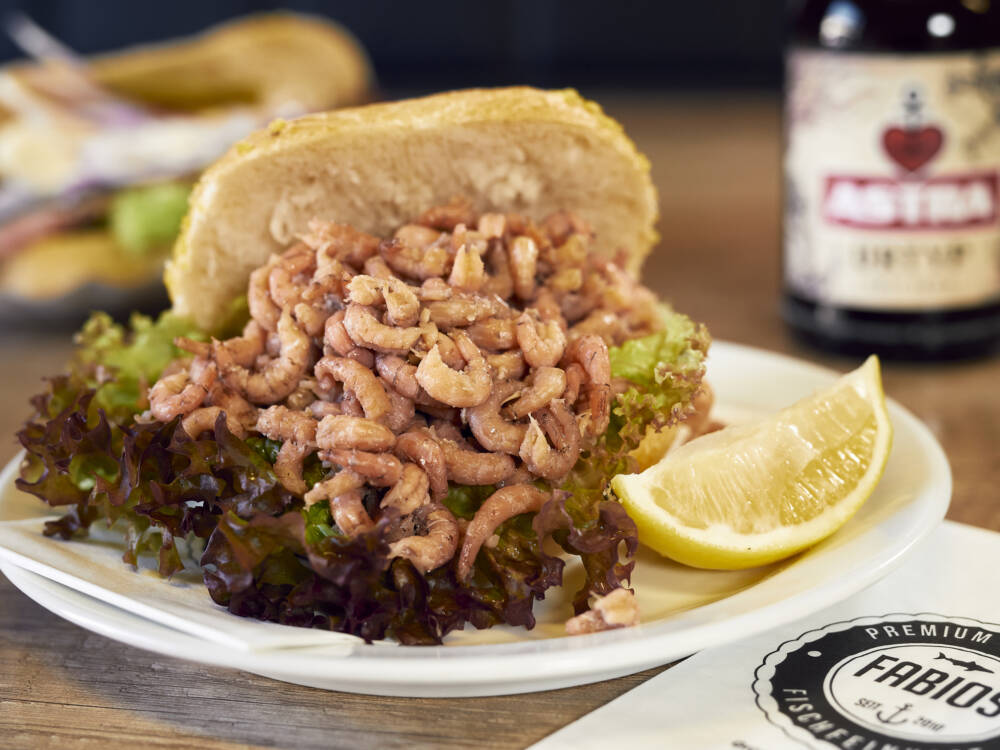 Die Fischbrötchen im Fabios sind reichlich belegt / ©Marc Sill