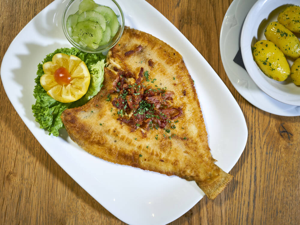 Die Karte in der Hopfenliebe ist saisonal: Wo im Herbst viel Kürbis zu finden ist, strotzt sie im Sommer vor Fischgerichten / ©Marc Sill