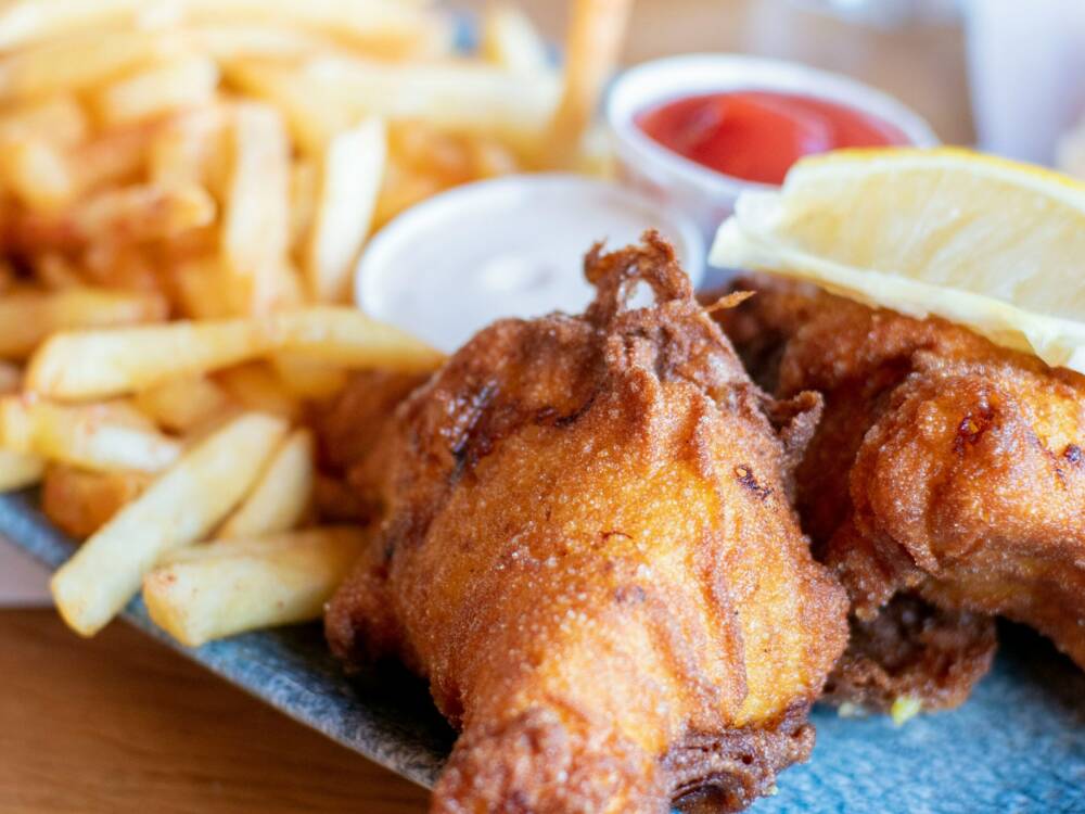 Fish&Chips und andere internationale Speisen im Fives am Fischmarkt / ©Unsplash/ Andy Wang