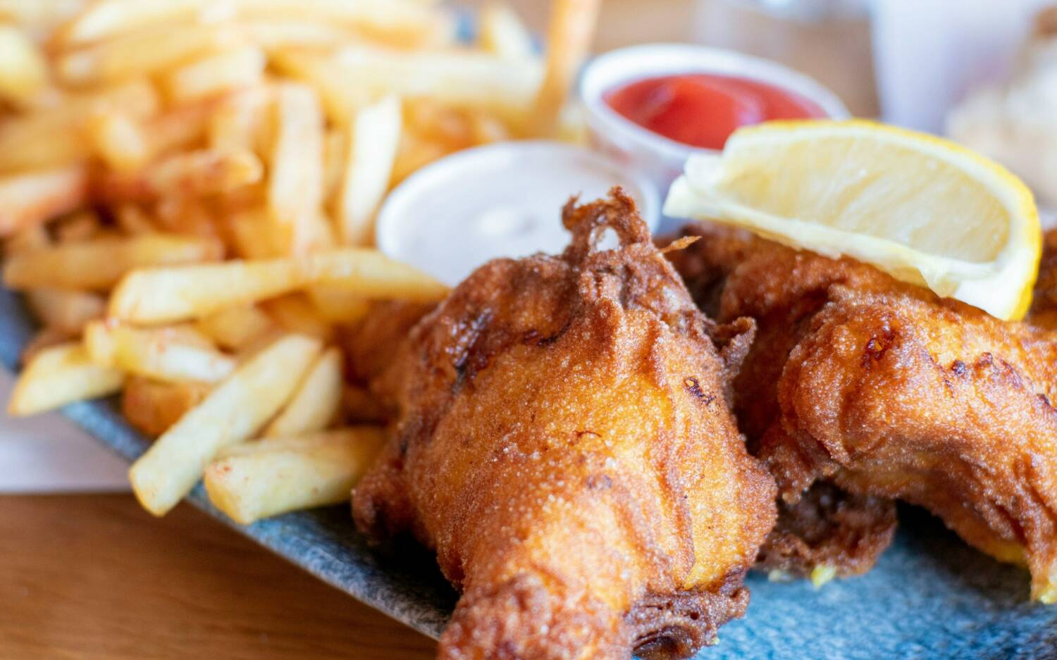 Fish&Chips und andere internationale Speisen im Fives am Fischmarkt / ©Unsplash/ Andy Wang