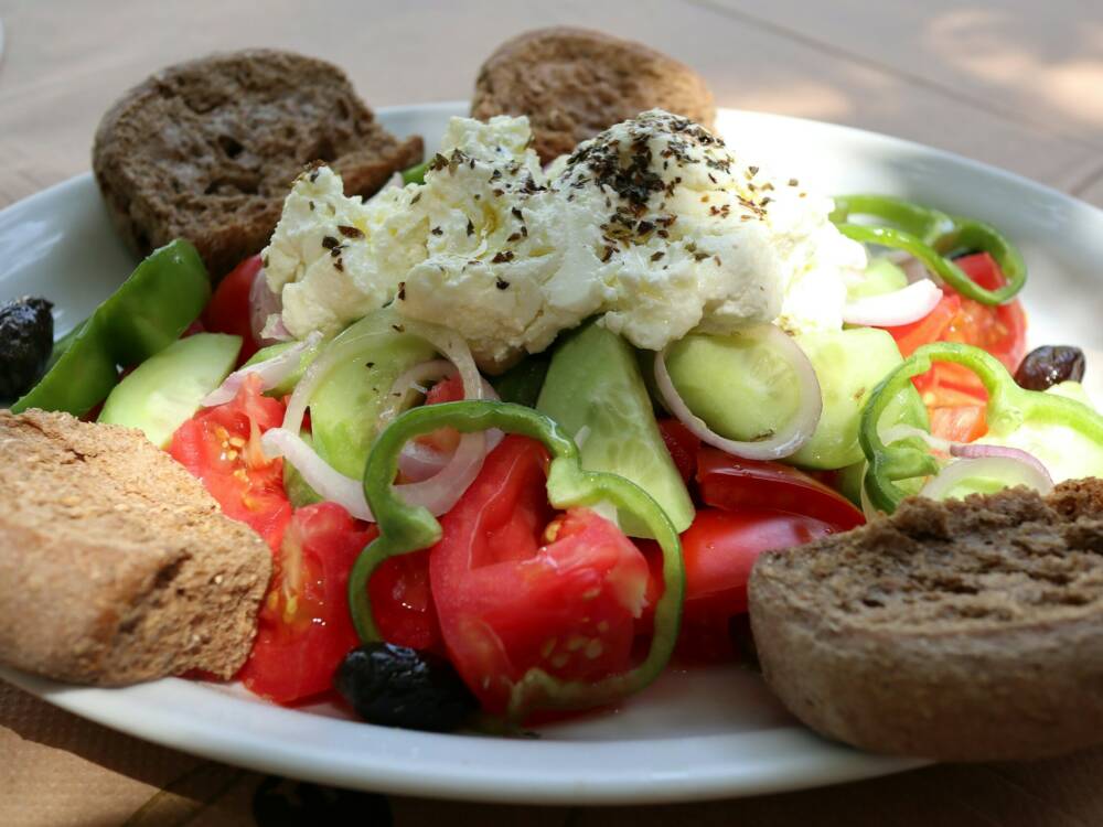 Griechische Musik und Gyrosspieße im Kalamata Greek Grill in Eimsbüttel / ©Unsplash/ Yevheniia