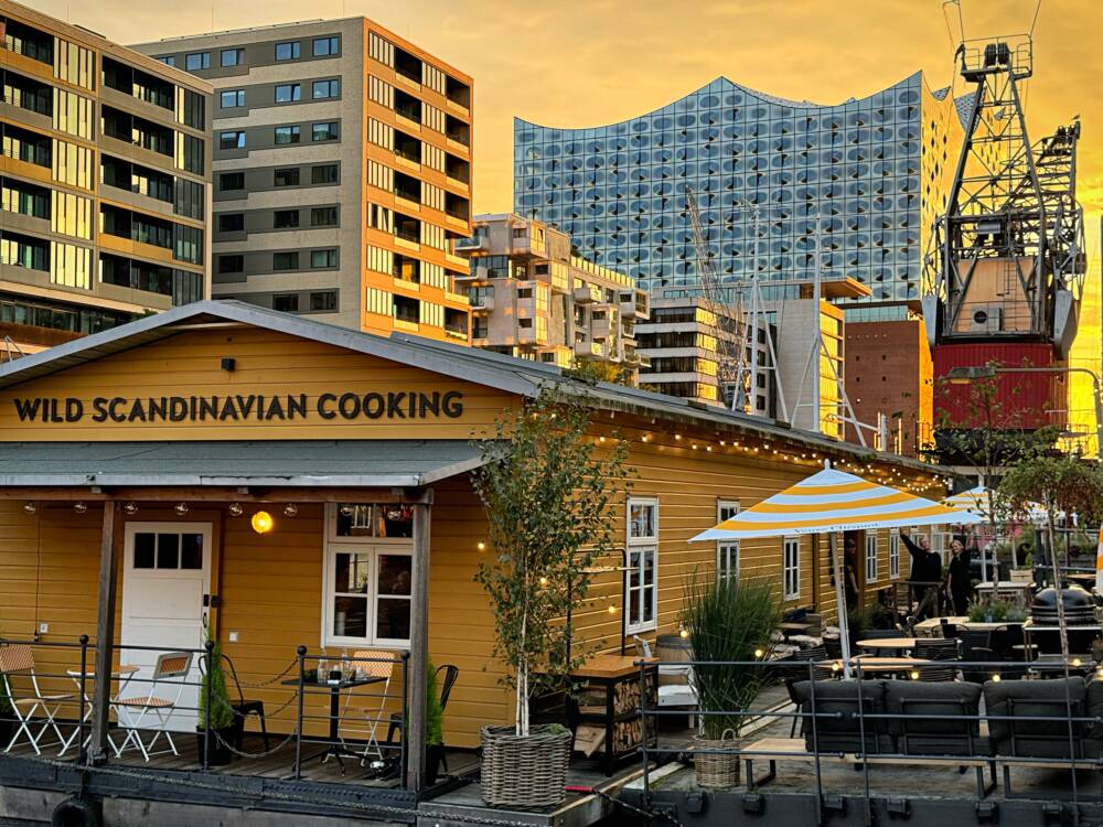 Hamburgs neuester Stadtteil, die HafenCity, entwickelt sich immer mehr zu einem kulinarischen Hotspot – oft mit Elbblick / ©Wild Scandinavian Cooking