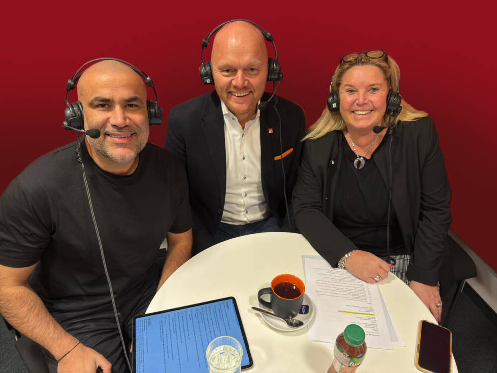 In Folge 50 begrüßen Tanya Kumst und Kemal Üres den Gastro-Profi Alex Obertop (Mitte) / ©Vorreiter AG