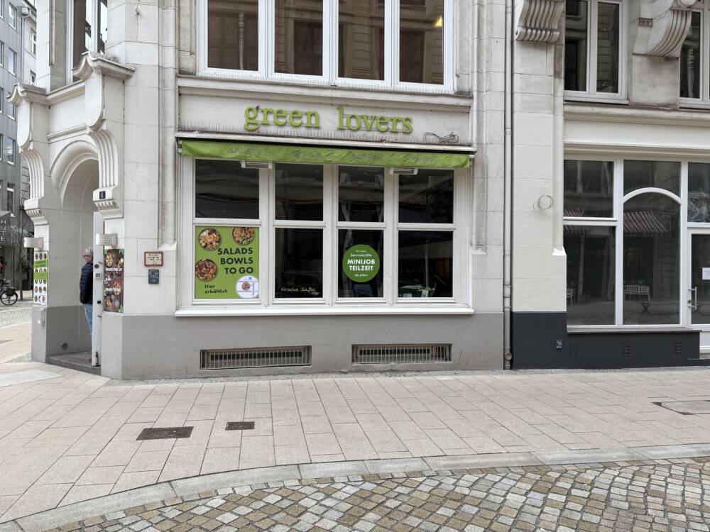 Das Restaurant von Green Lovers wird voraussichtlich am 19. März wiedereröffnet, nachdem es seit Juni 2024 wegen eines Wasserschadens geschlossen war / ©Alex Goldstein