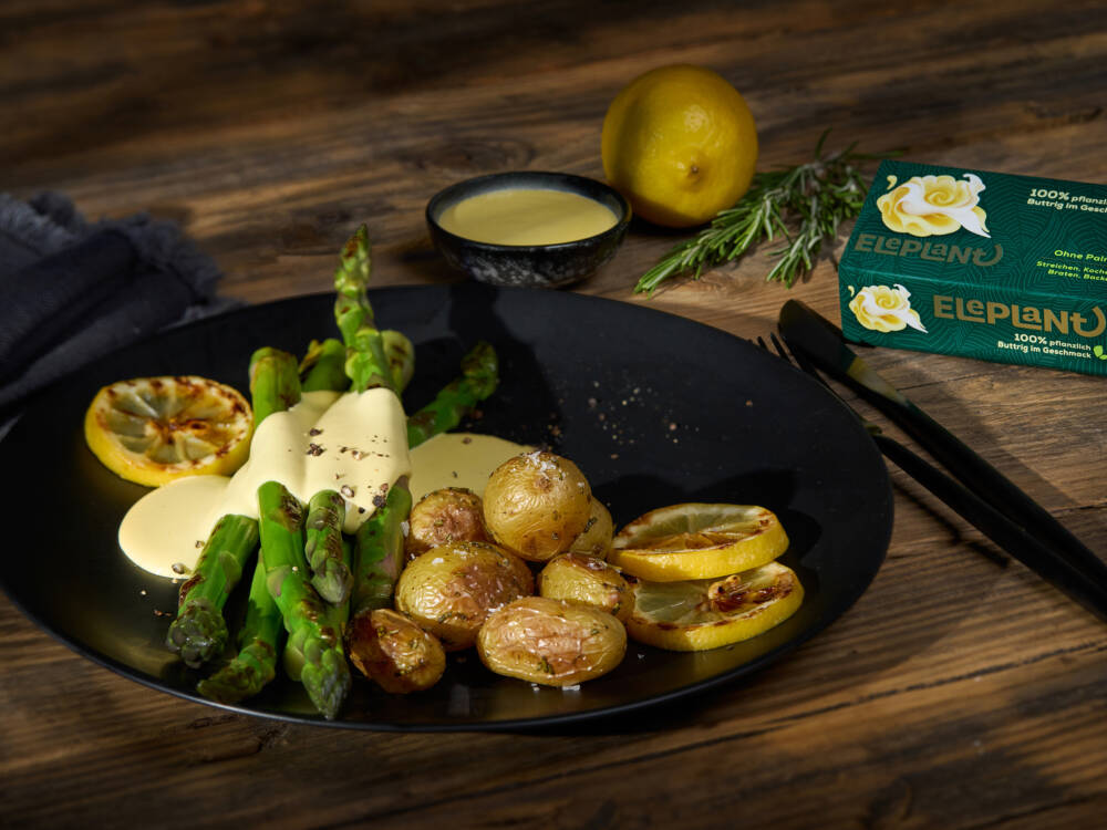 Die pflanzliche Butteralternative von Eleplant überzeugt mit authentischem Buttergeschmack – ideal für eine vegane Sauce-Hollandaise /©Eleplant