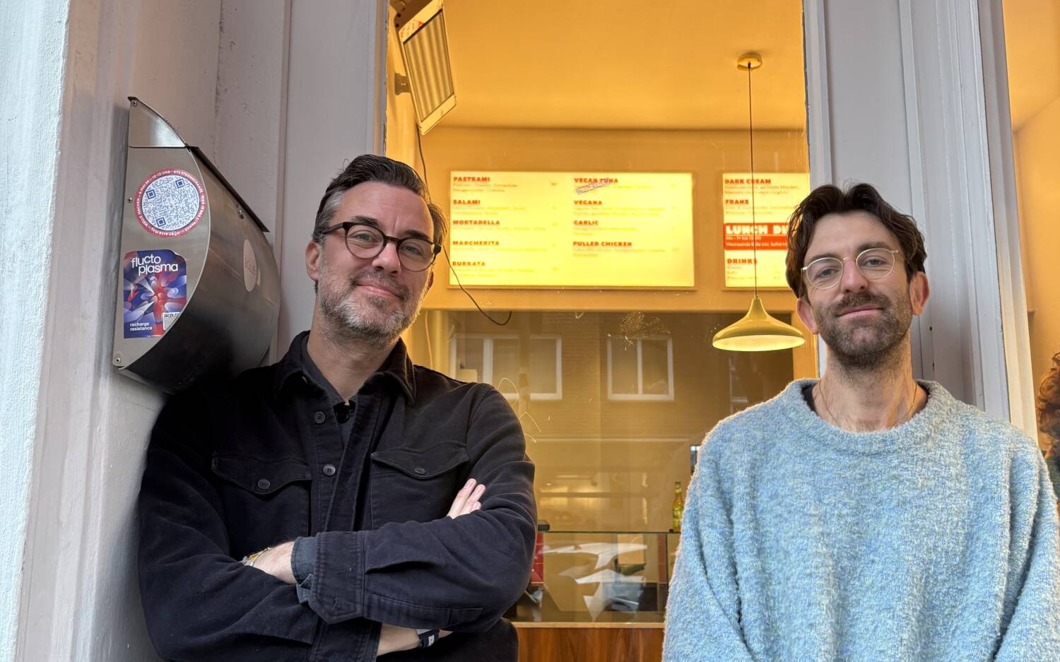 Drewes (rechts) und Lohr haben ihren ersten dauerhaften Standort für Bolle Pizza am 1. Februar in der Schanze eröffnet / ©Alex Goldstein