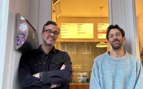 Drewes (rechts) und Lohr haben ihren ersten dauerhaften Standort für Bolle Pizza am 1. Februar in der Schanze eröffnet / ©Alex Goldstein