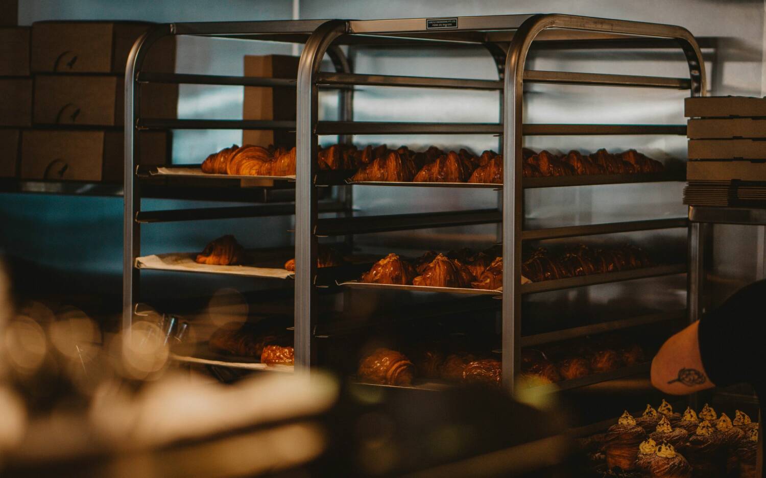 Gebäck aus der hauseigenen Backstube  im alten Wasserwerk / ©Unsplash /Bhuwan Bansal
