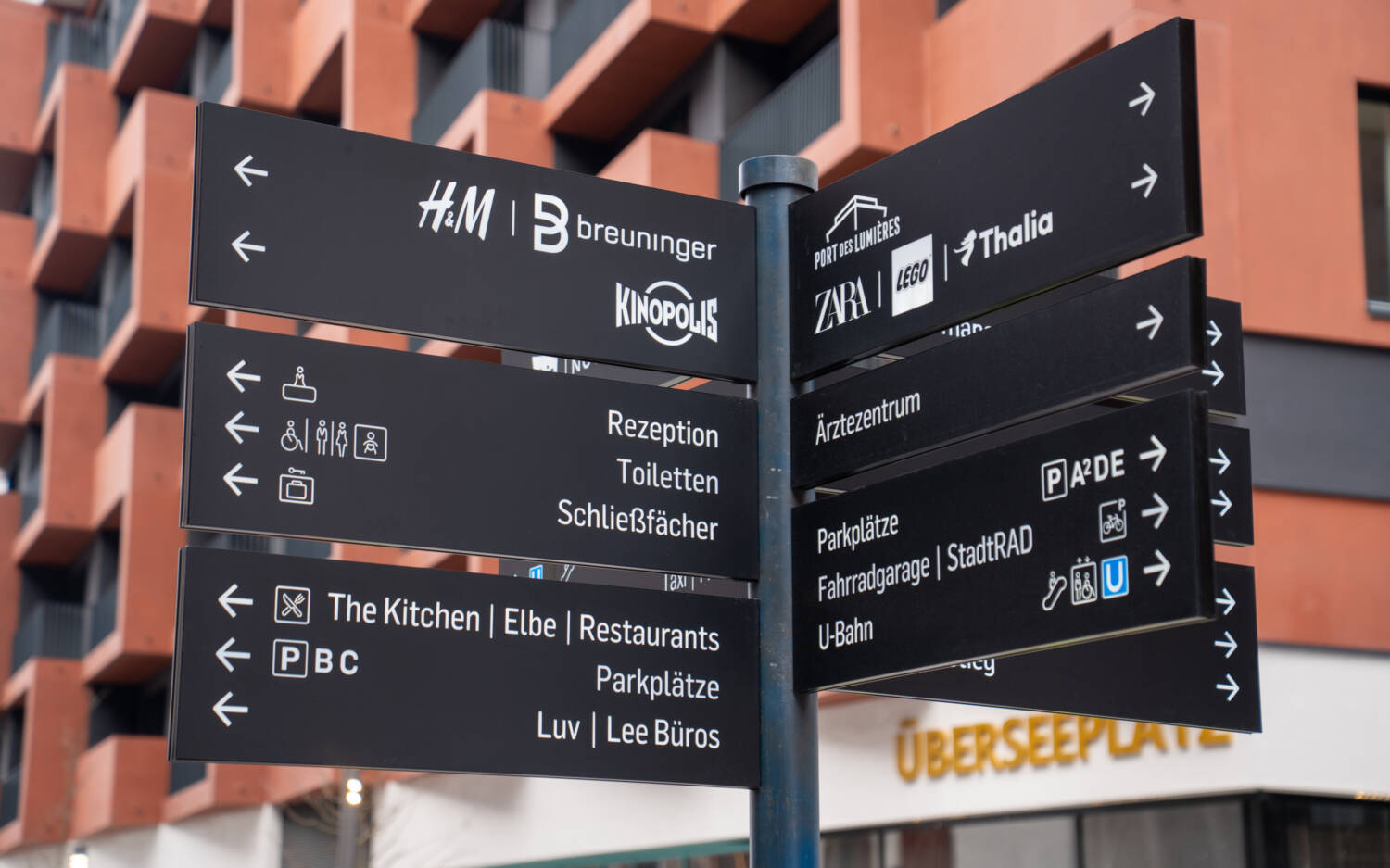 Hilfe zur Orientierung auf dem Überseeplatz / ©URW / rock&stars digital