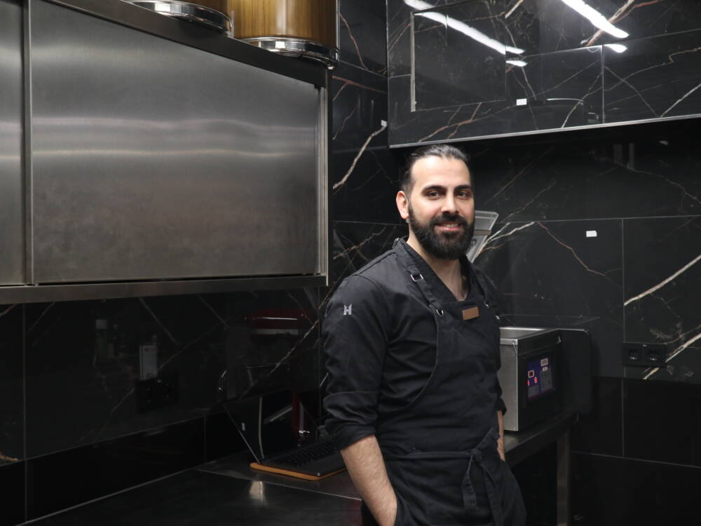 Küchenchef im neuen Nara: Ali Nawrozi freut sich über die Eröffnung am 20. Februar / ©Alice von der Laden