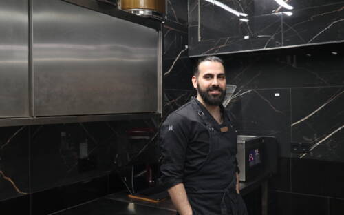 Küchenchef im neuen Nara: Ali Nawrozi freut sich über die Eröffnung am 20. Februar / ©Alice von der Laden