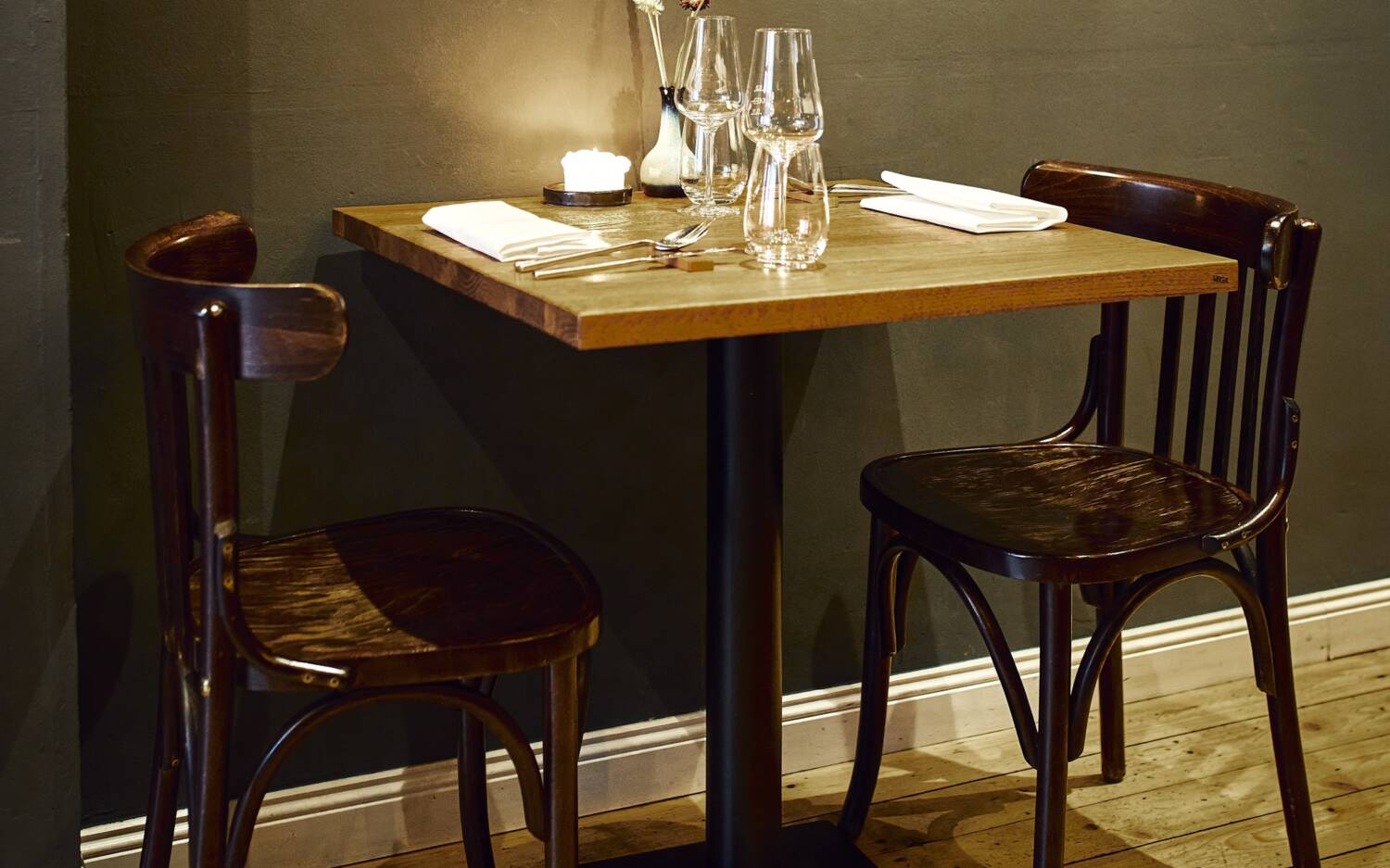 Tisch für Zwei: Wer ein romantisches Restaurant in Hamburg sucht, ist im Heimatjuwel gut aufgehoben / ©Marc Sill 
