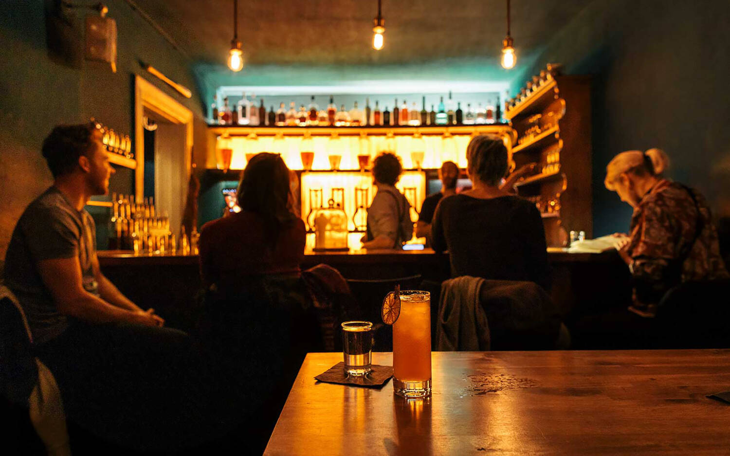 Auf ein oder zwei spannende Drip-Cocktails in die Drip Bar / ©Jakob Boerner