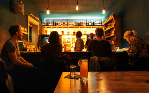 Auf ein oder zwei spannende Drip-Cocktails in die Drip Bar / ©Jakob Boerner