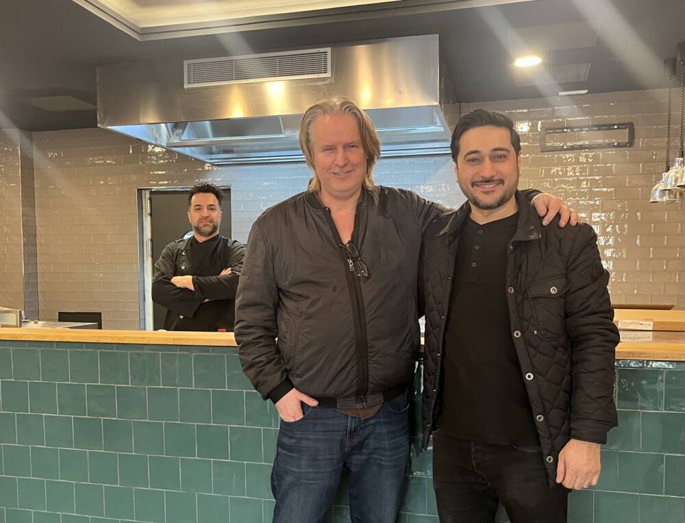 Behzad Reziyan, Dirk Schümann und Samir Omid haben gemeinsam das Farina di Nonna in Ottensen eröffnet / ©Genuss-Guide