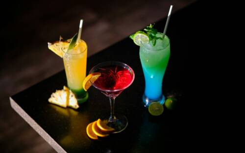 Die Day Bar UZWEI The Bar in der Altstadt eignet sich super für einen Feierabend-Drink / ©Unsplash/ Himanshu Choudhary