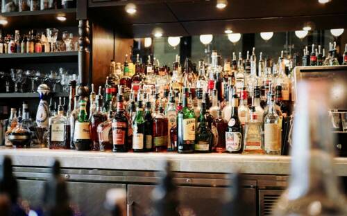 Die Walrus Bar in St. Pauli: eine Mischung aus Welcoming-Kiez und Cocktail-Kunst / ©Unsplash/ Eaters Collective