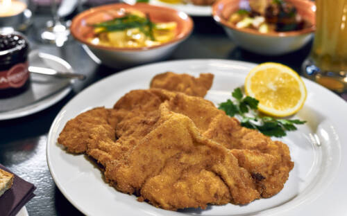 Ein Besuch im Gassenhaur, ohne ein Schnitzel zu essen, ist kaum denkbar / ©Marc Sill